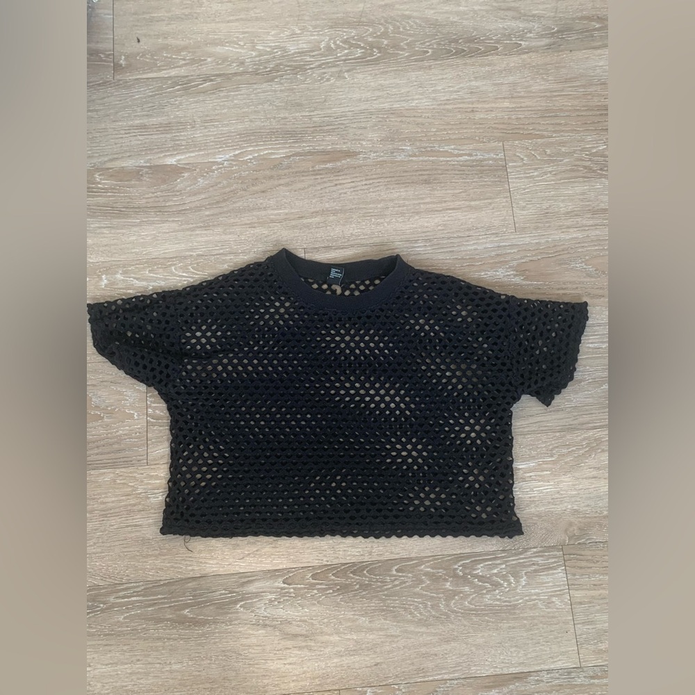 Forever 21 Black Crochet Mesh Crop Top Size M